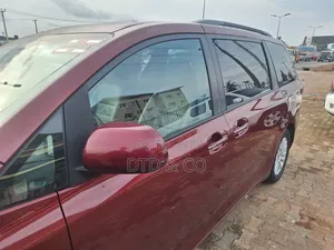 Toyota Sienna XLE 8 Passenger (3.5L 6cyl 6A) 2016 Burgundy