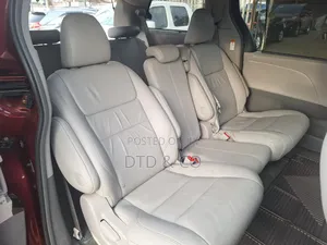 Toyota Sienna XLE 8 Passenger (3.5L 6cyl 6A) 2016 Burgundy