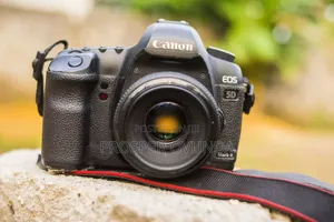 Canon 5d Mark Ii Camera With Canon 35mm Lens Plus Charger and Battery.