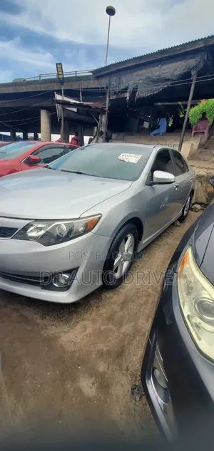 Toyota Camry SE 4dr Sedan (2.5L 4cyl 6A) 2013 Silver