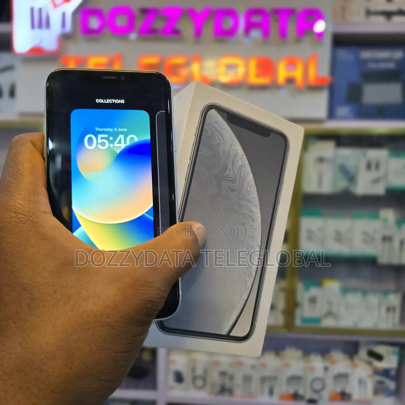 Apple iPhone XR 64 GB White