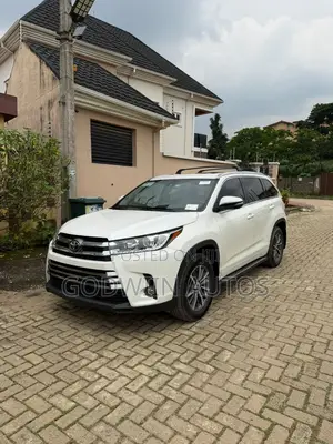 Toyota Highlander XLE 4x4 V6 (3.5L 6cyl 8A) 2018 White