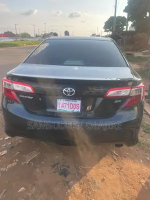 Toyota Camry SE 4dr Sedan (2.5L 4cyl 6A) 2013 Blue