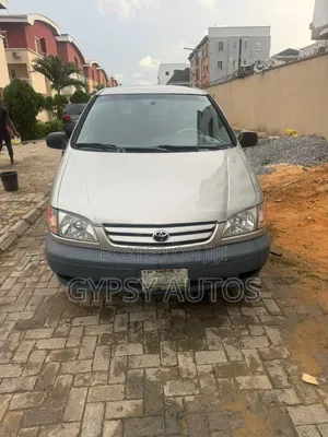 Toyota Sienna LE 2001 Gold