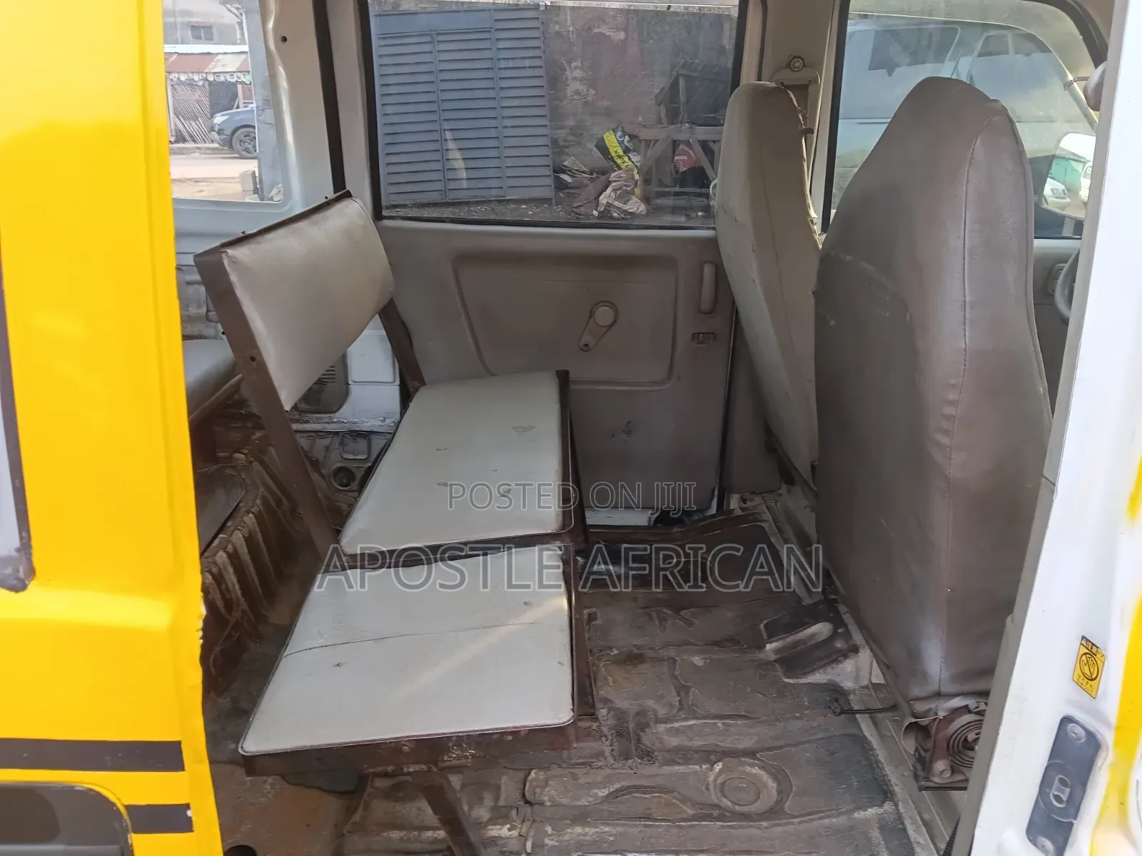 Isuzu Executive Bus 2005 Yellow
