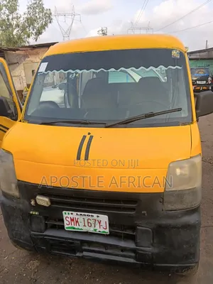 Isuzu Executive Bus 2005 Yellow
