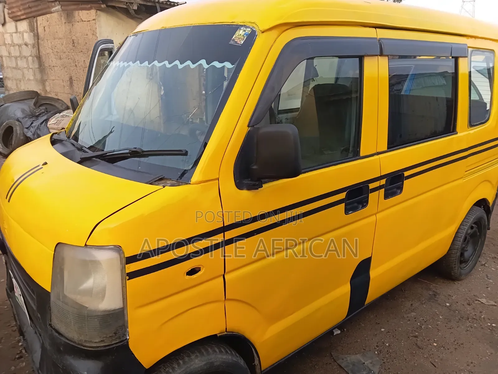 Isuzu Executive Bus 2005 Yellow