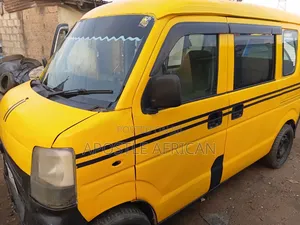 Isuzu Executive Bus 2005 Yellow