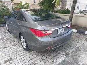 Hyundai Sonata Limited Sedan FWD (2.4L 4cyl 6A) 2012 Gray