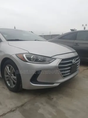 Hyundai Elantra SE Sedan FWD (2.0L 4cyl 6M) 2017 Silver
