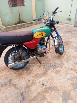 Bajaj Boxer 100 2024