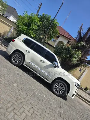 Toyota Land Cruiser 2015 White