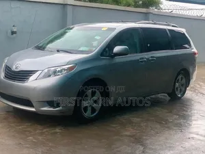 Toyota Sienna 2014 Silver