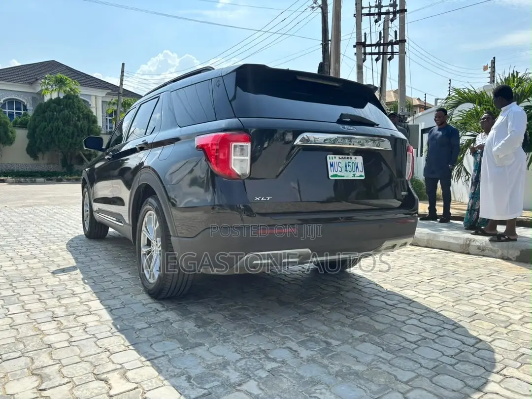 Ford Explorer 2021 Black