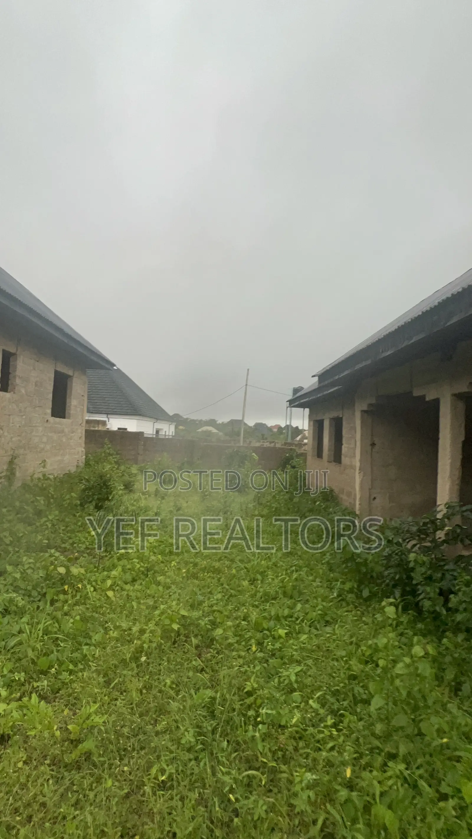 4×2br, 2×3br, 1×1br 5 Self-Contained Units.