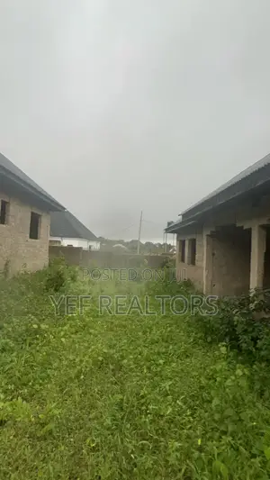 4×2br, 2×3br, 1×1br 5 Self-Contained Units.