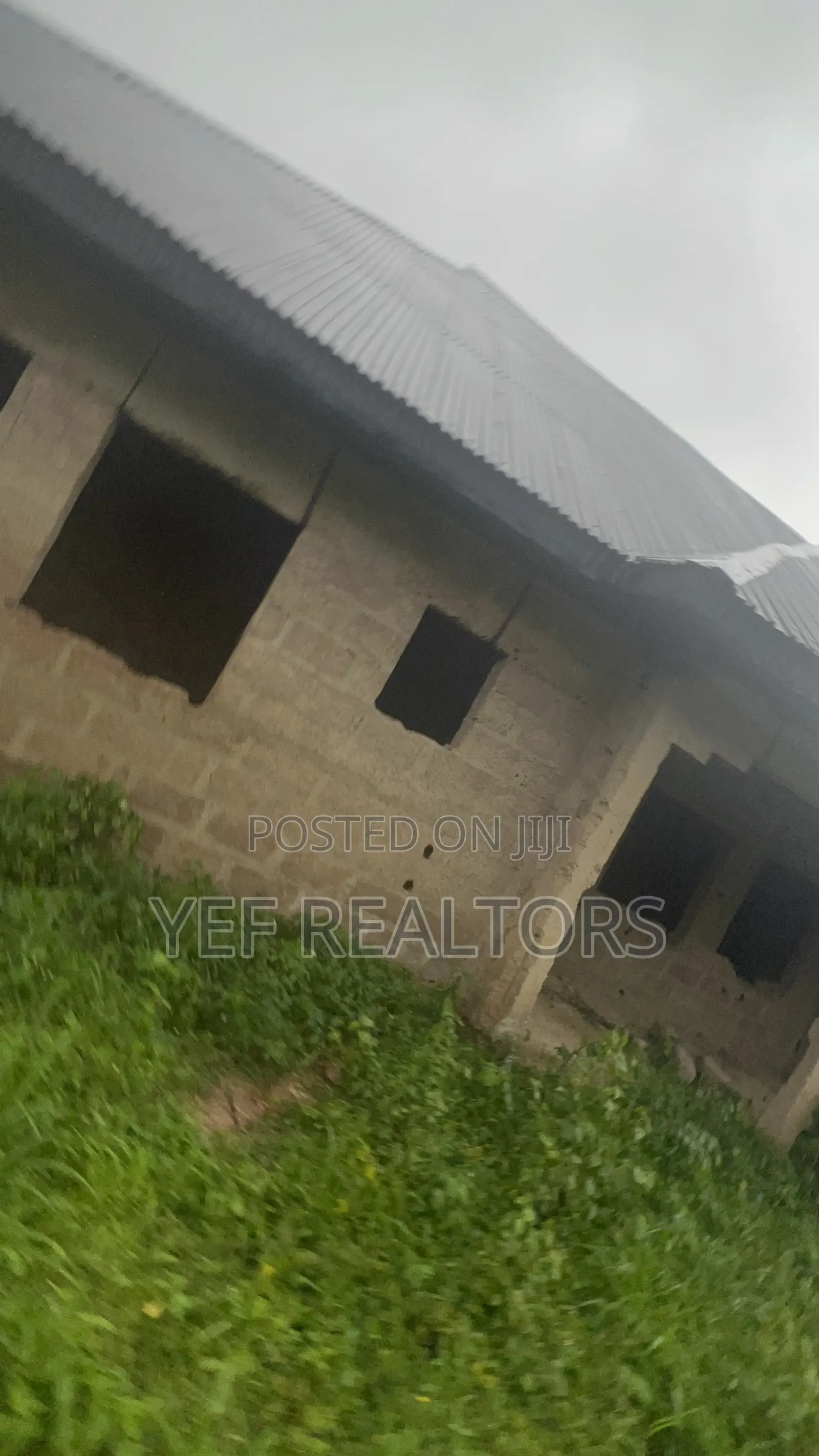 4×2br, 2×3br, 1×1br 5 Self-Contained Units.