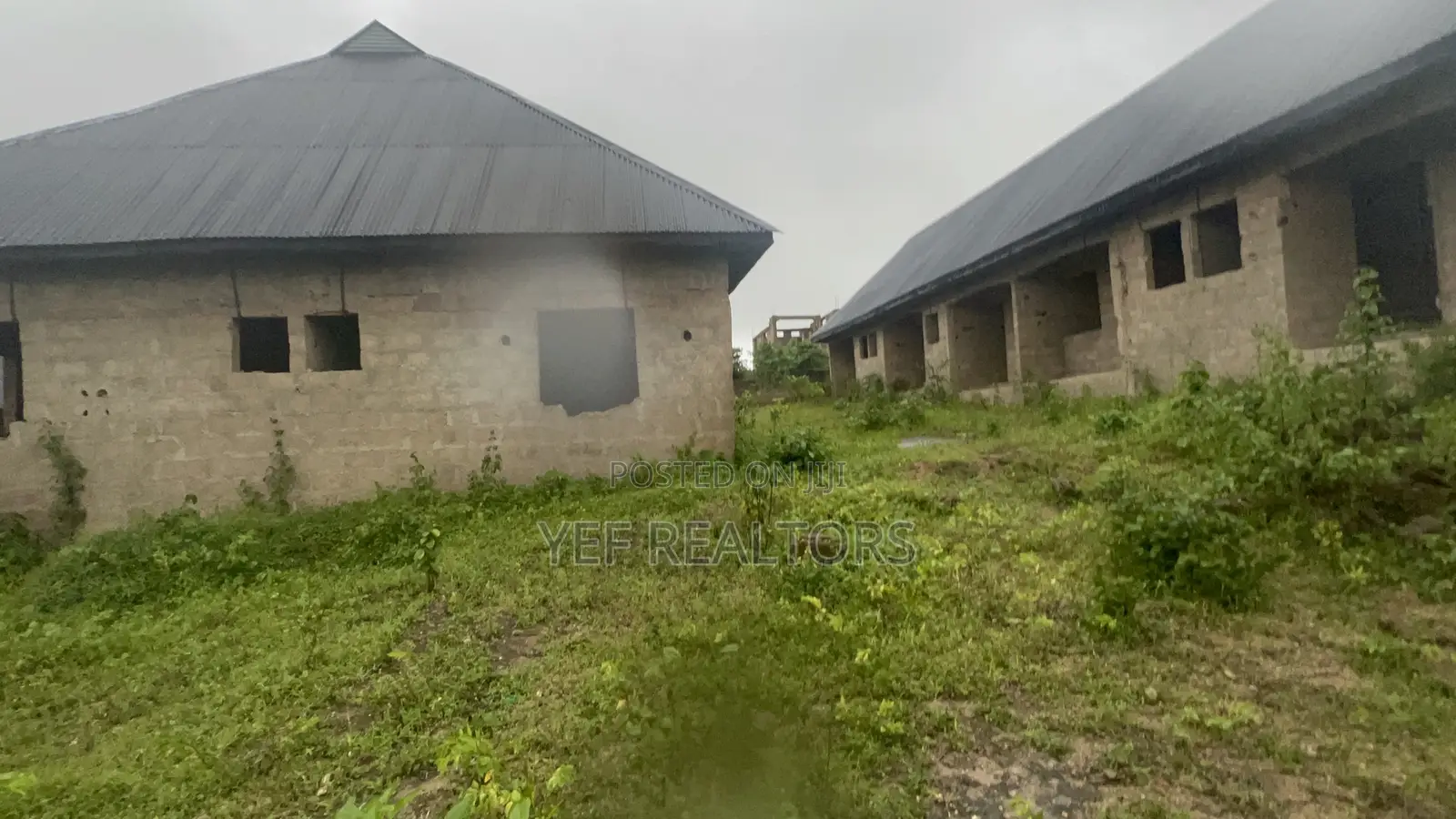 4×2br, 2×3br, 1×1br 5 Self-Contained Units.