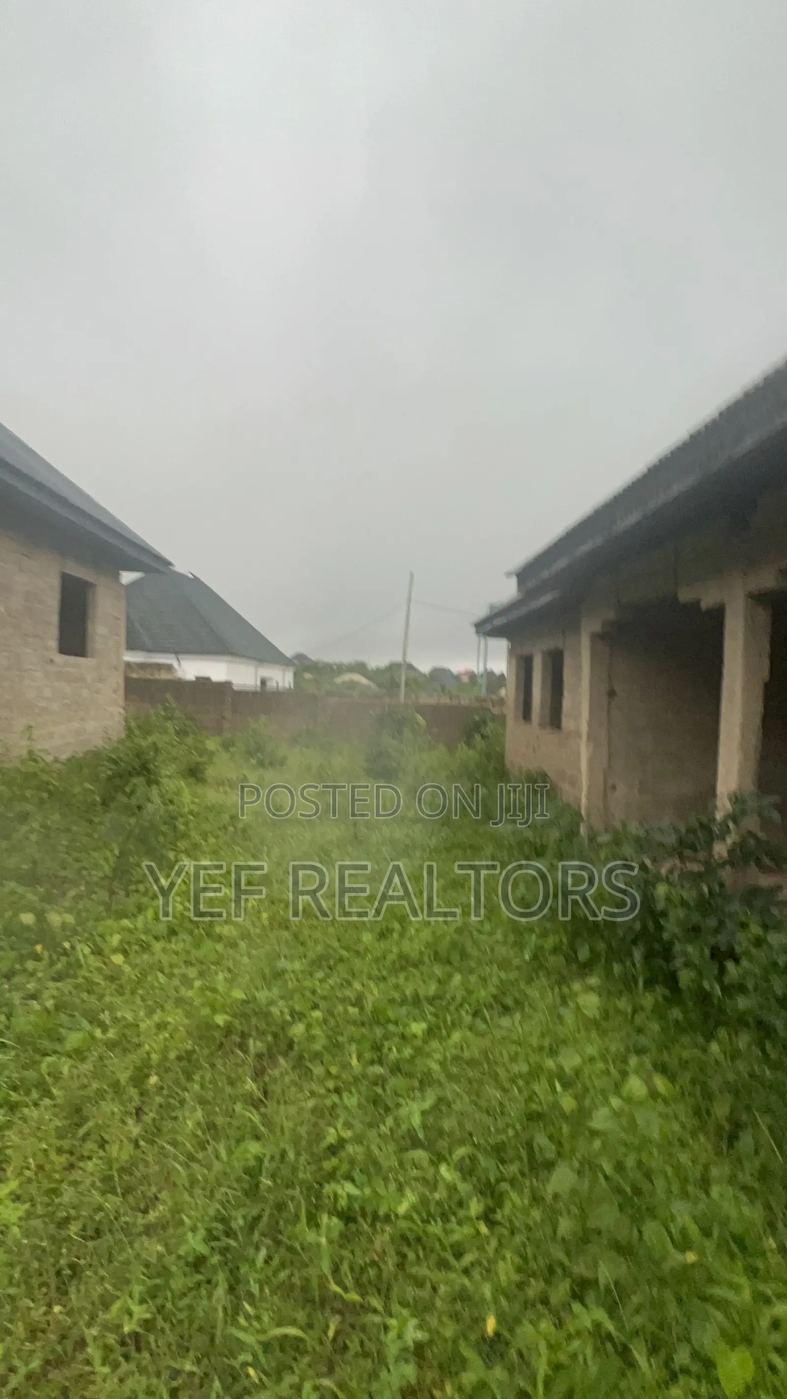 4×2br, 2×3br, 1×1br 5 Self-Contained Units.
