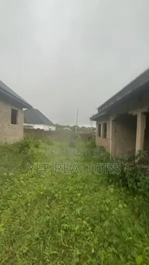 4×2br, 2×3br, 1×1br 5 Self-Contained Units.