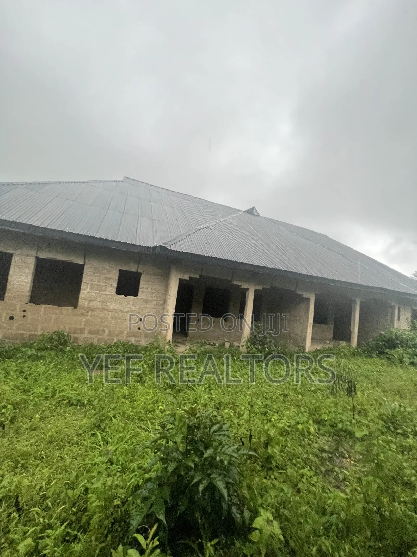 4×2br, 2×3br, 1×1br 5 Self-Contained Units.