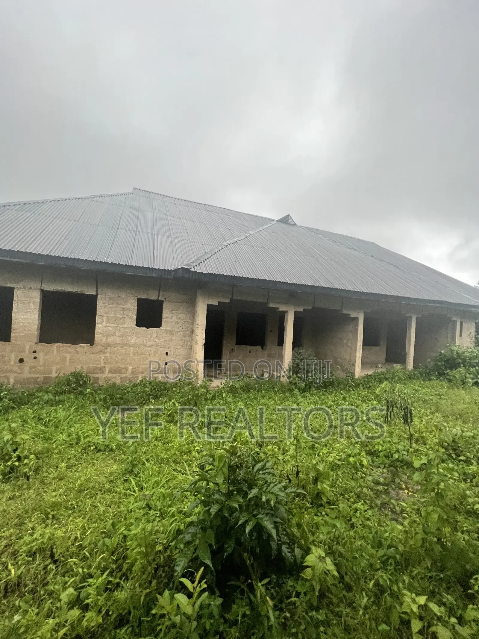 4×2br, 2×3br, 1×1br 5 Self-Contained Units.