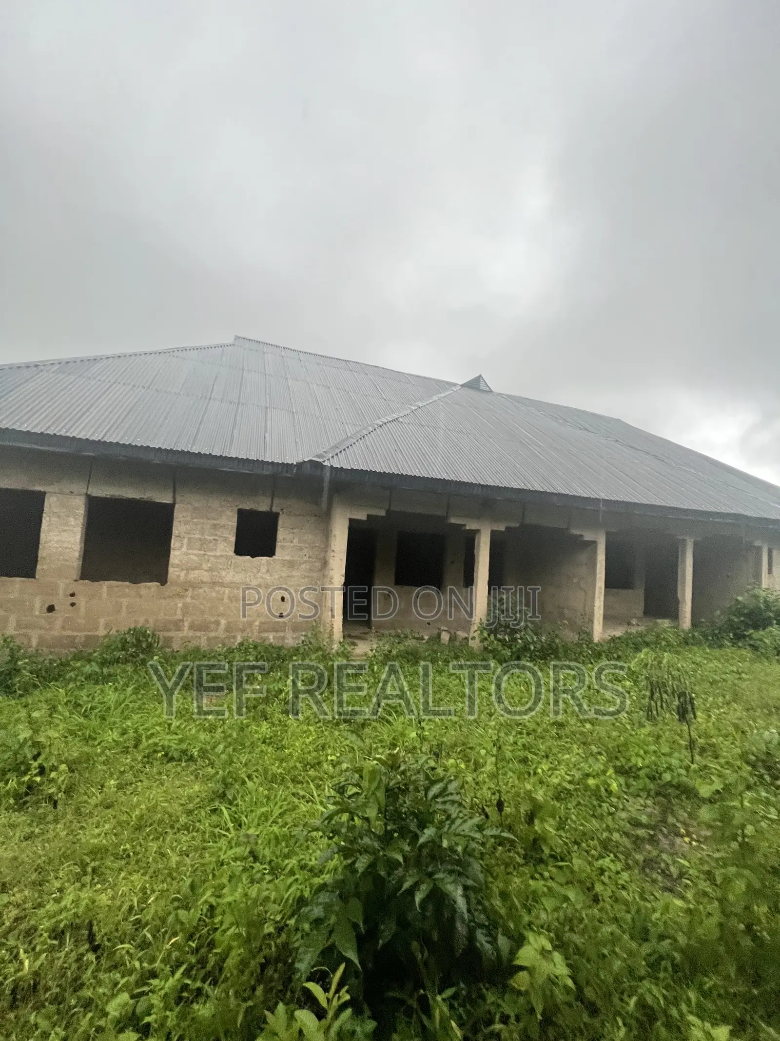 4×2br, 2×3br, 1×1br 5 Self-Contained Units.