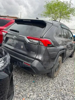 Toyota RAV4 XLE 2021 Black