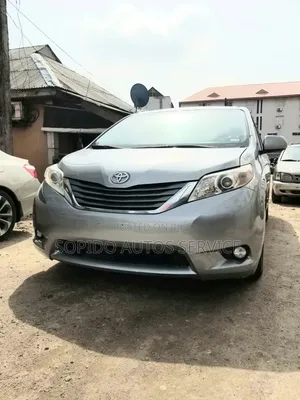 Toyota Sienna 2013 Silver
