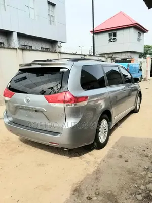 Toyota Sienna 2013 Silver