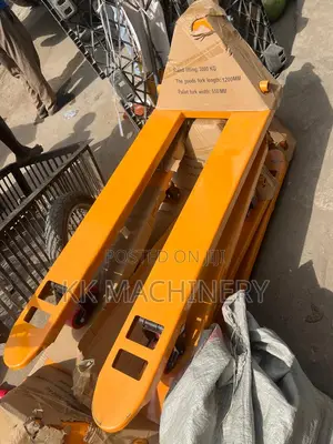 This Orange Hydraulic Pallet Jack Is Designed for 3000 Kg.