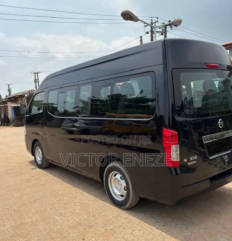 Nissan Caravan (Urvan) 2017 Black