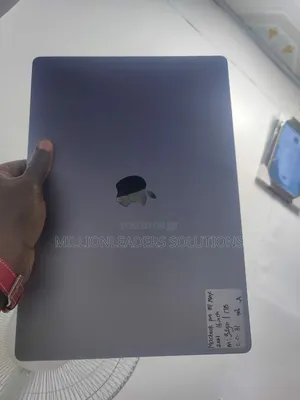 Laptop Apple MacBook Pro 2021 M1 Max 32GB Apple M1 Max SSD 1T
