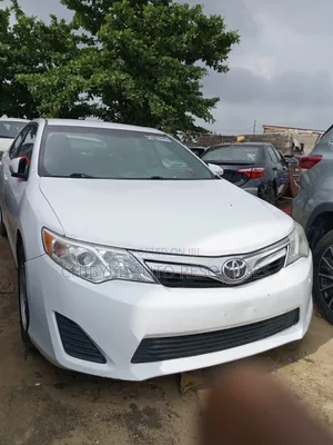 Toyota Camry LE 4dr Sedan (2.5L 4cyl 6A) 2014 White