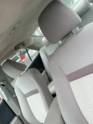 Toyota Camry LE 4dr Sedan (2.5L 4cyl 6A) 2014 White