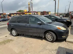 Toyota Sienna 2009 Gray