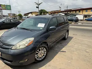 Toyota Sienna 2009 Gray