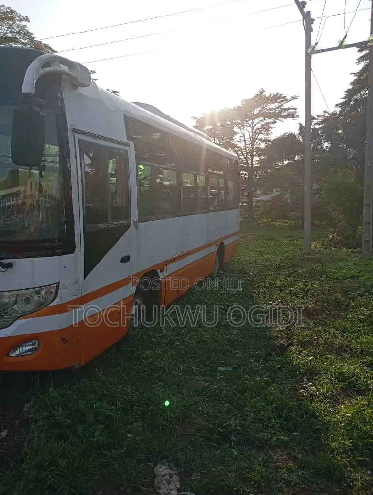Bus 2020 Orange
