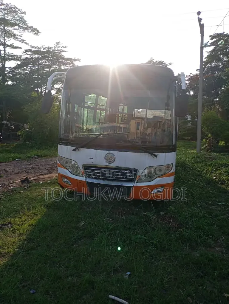 Bus 2020 Orange