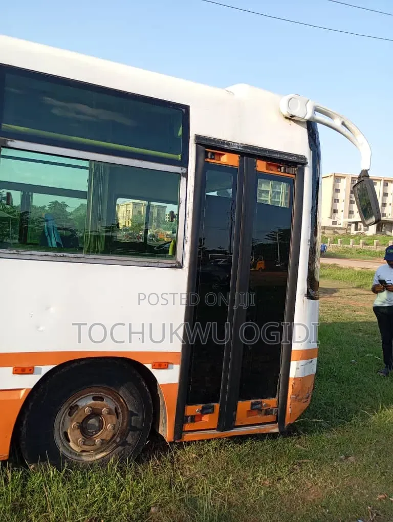 Bus 2020 Orange