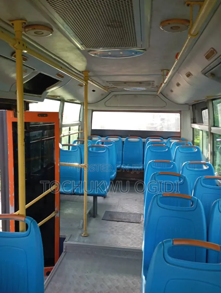Bus 2020 Orange