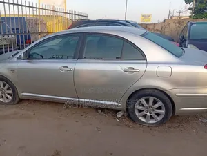 Toyota Avensis 2005 Gold