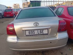 Toyota Avensis 2005 Gold