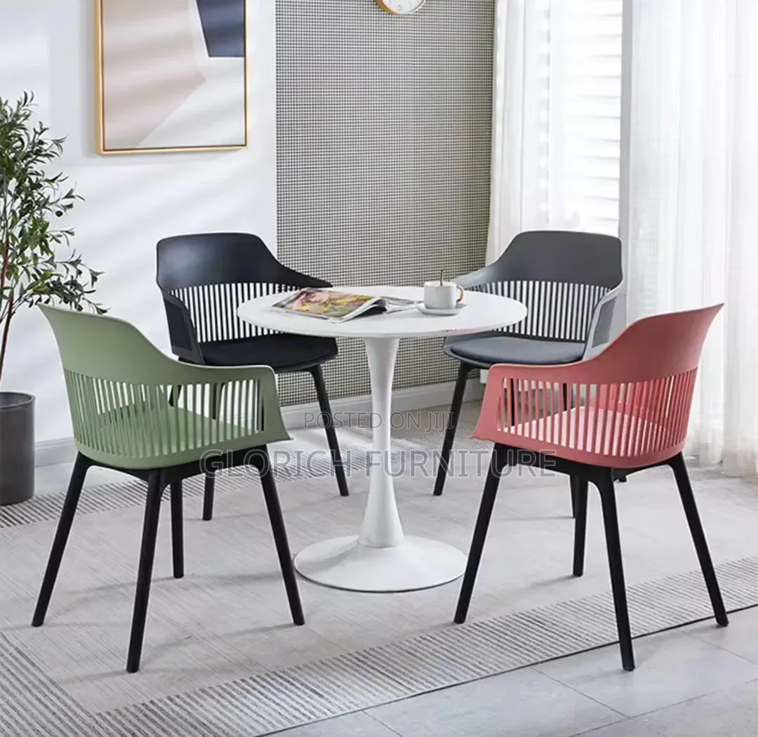 5-Piece Round Tulip Dining Set – White Table Slatted Armchairs