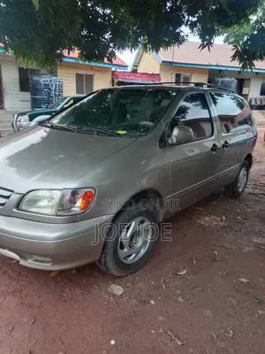 Toyota Sienna 2002 Gray
