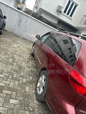 Toyota Sienna 2005 Red
