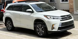 Toyota Highlander XLE 4x4 V6 (3.5L 6cyl 8A) 2018 White