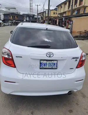 Toyota Matrix 2010 White