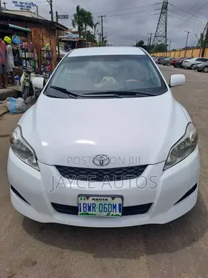 Toyota Matrix 2010 White