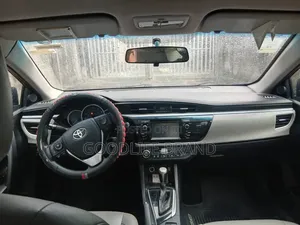 Toyota Corolla LE Plus 4dr Sedan (1.8L 4cyl CVT) 2015 Red